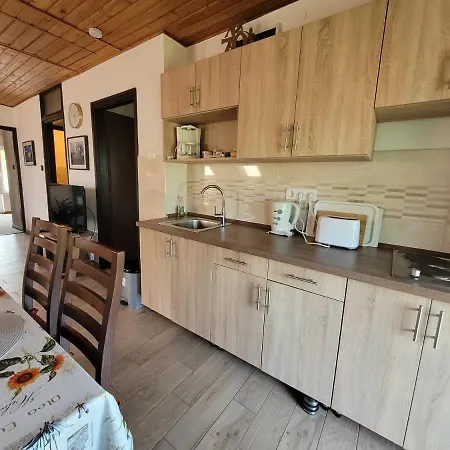 Liliom Apartment Balatonboglar